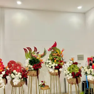 Mâm quả cưới rồng phượng kết hoa tươi