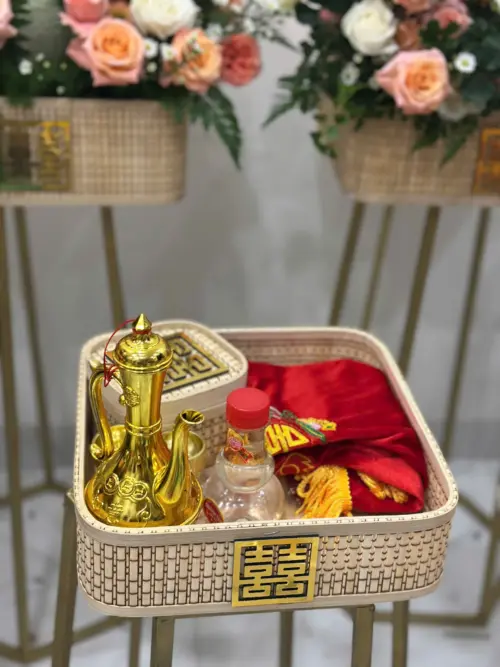 Tráp mành đơn giản tone hồng cam tinh tế