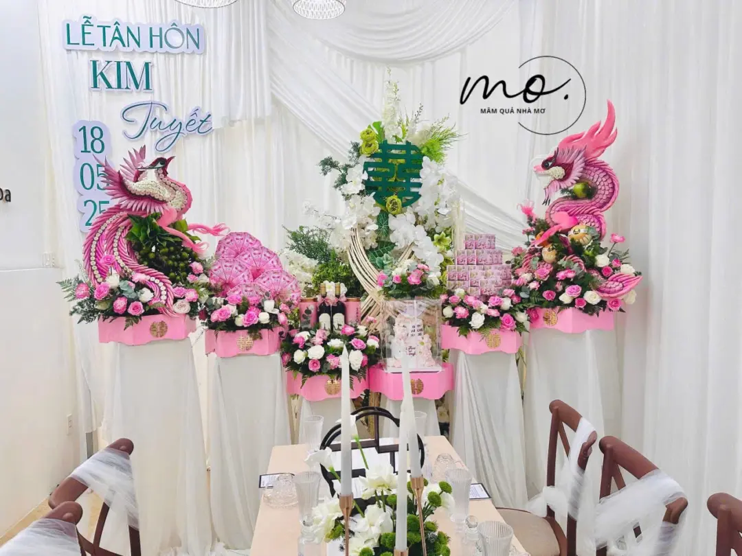 Vì sao màu hồng được ưa chuộng để trang trí gia tiên trong ngày cưới?
