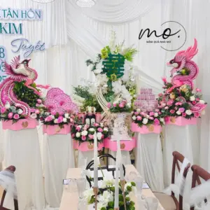 Vì sao màu hồng được ưa chuộng để trang trí gia tiên trong ngày cưới?