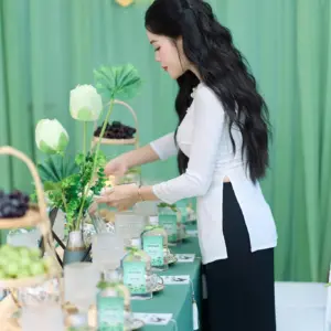Gia tiên tone sen truyền thống