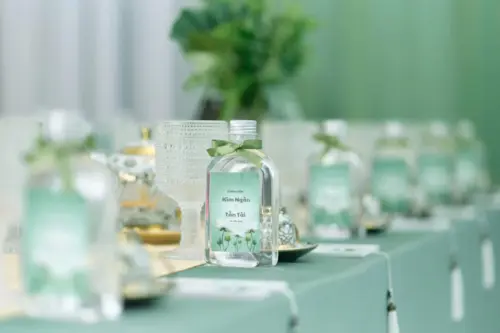 Gia tiên tone sen truyền thống