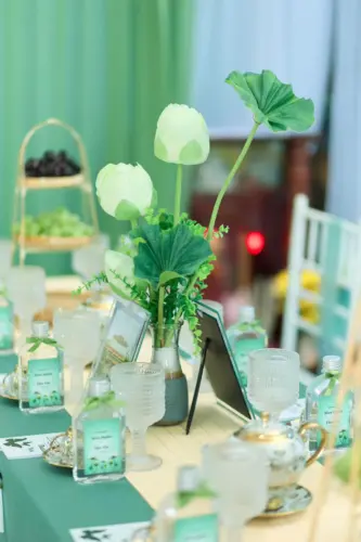 Gia tiên tone sen truyền thống