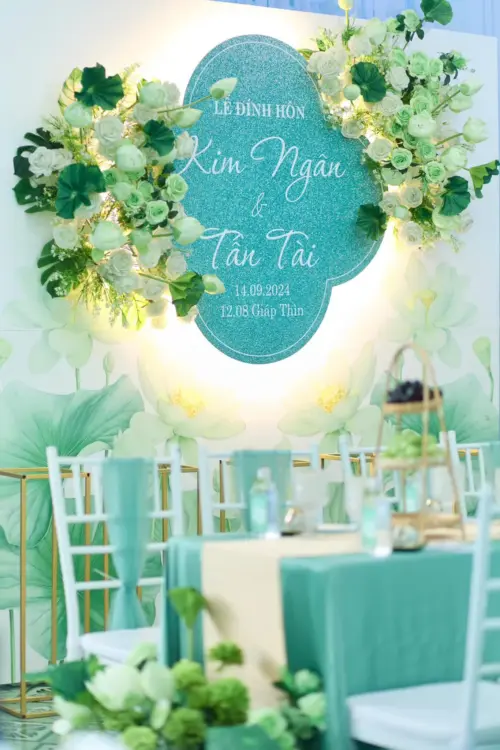 Gia tiên tone sen truyền thống