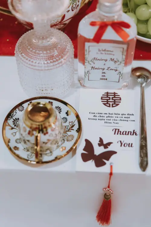 Mẫu decor gia tiên tone đỏ bestseller