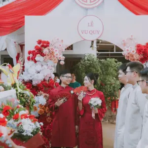 Mẫu decor gia tiên tone đỏ bestseller