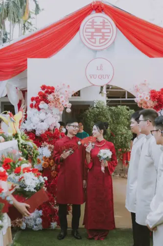 Mẫu decor gia tiên tone đỏ bestseller