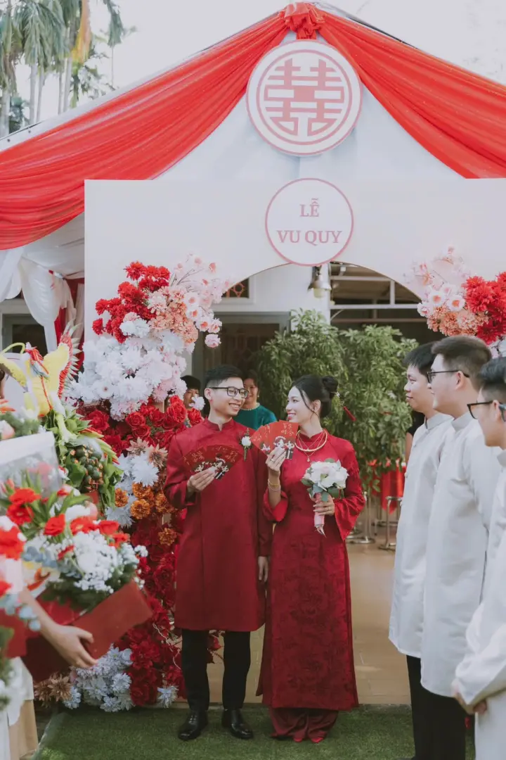 Mẫu decor gia tiên tone đỏ bestseller