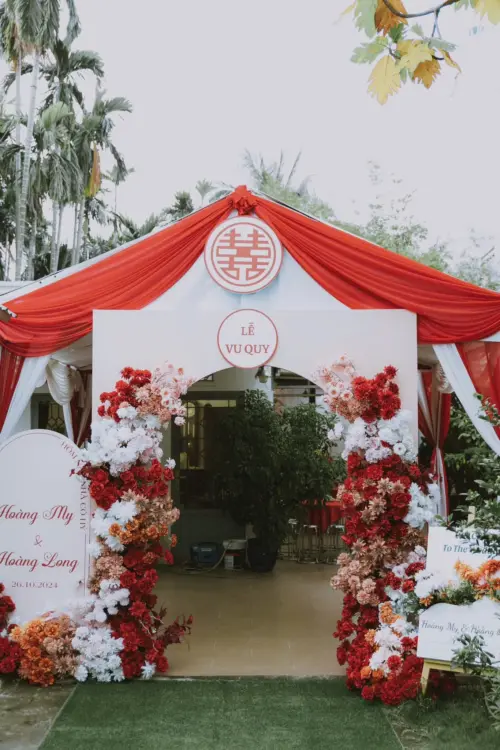 Mẫu decor gia tiên tone đỏ bestseller