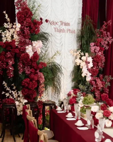 Mẫu decor gia tiên tone đỏ bestseller