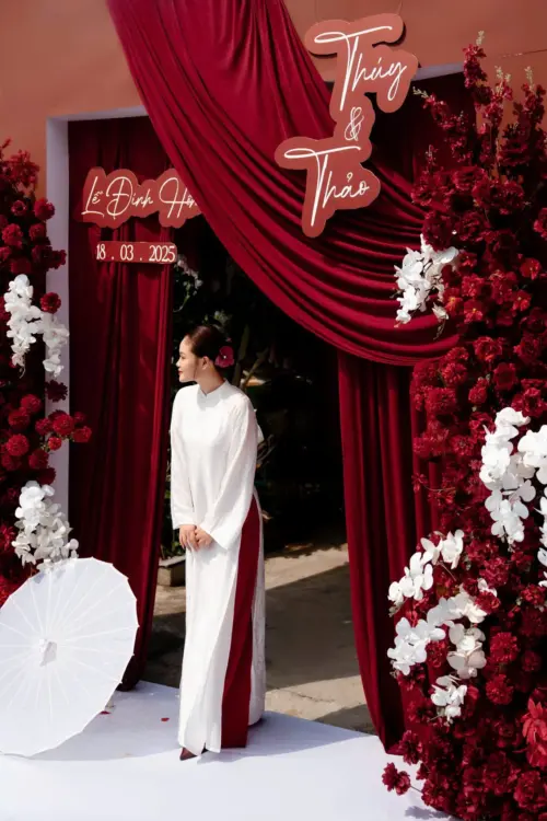 Mẫu decor gia tiên tone đỏ siêu đẹp