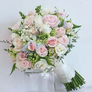 Mẹo giữ hoa cưới luôn tươi trong ngày cưới