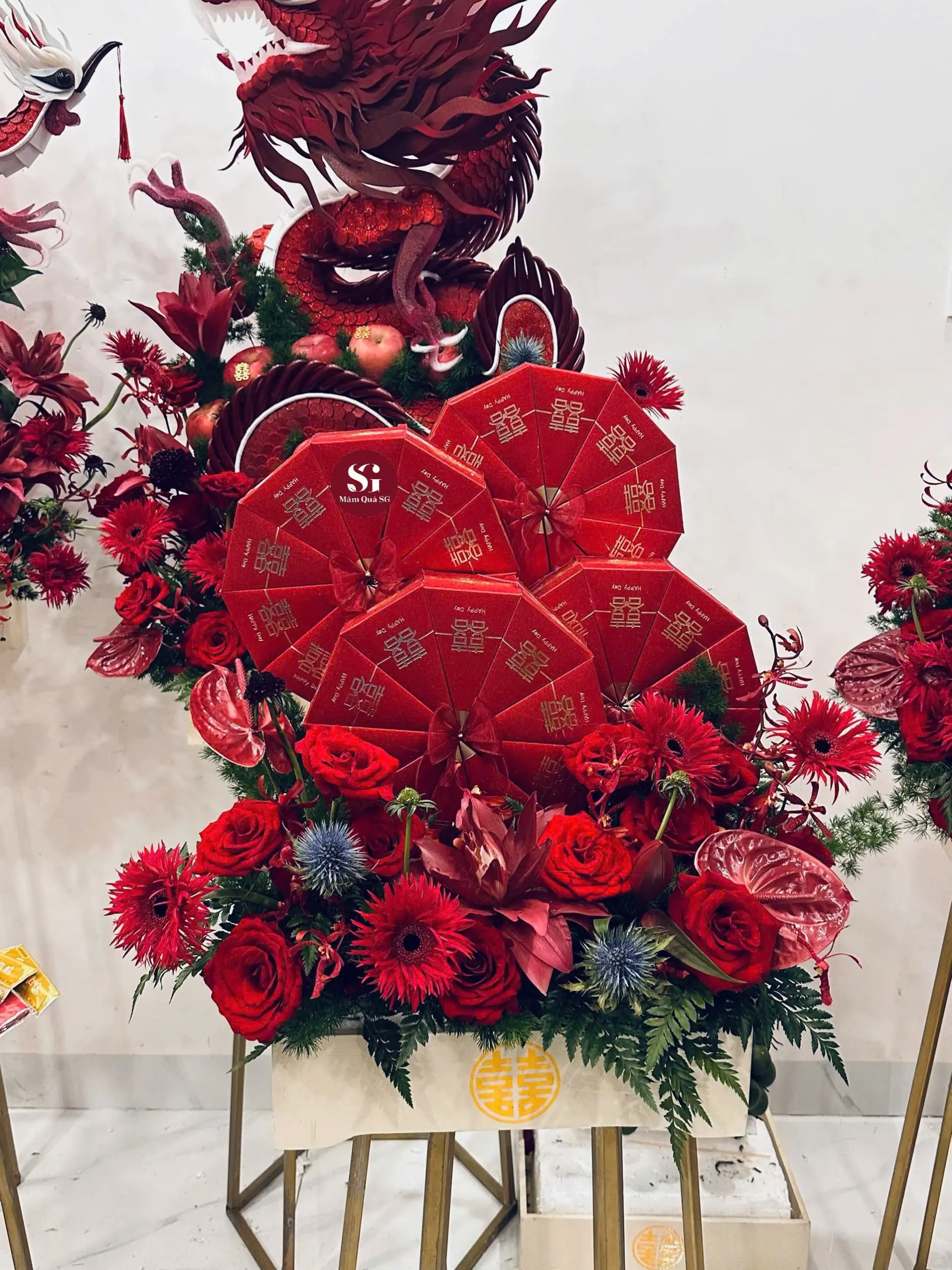 Tráp cưới tone đỏ rượu- slay