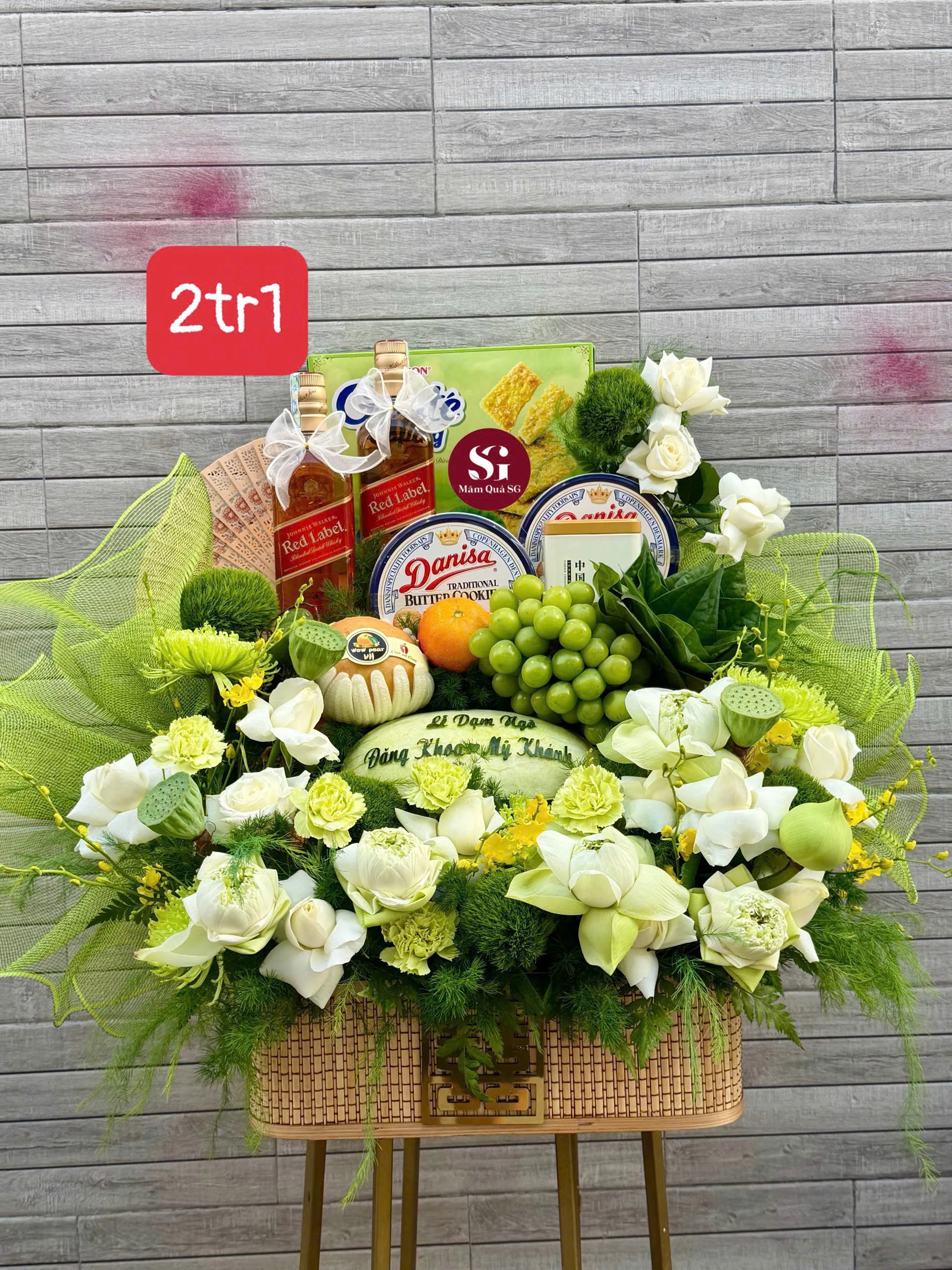 Tráp dạm ngõ tone xanh trắng+ rượu red label